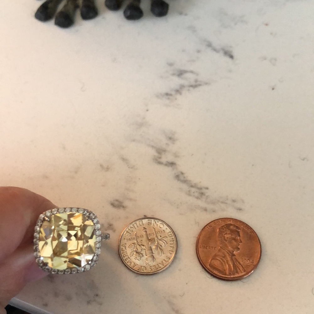 Stunning faux yellow diamond w/ cubic zirconia surrounding stones, .925 CZ - Picture 10 of 12